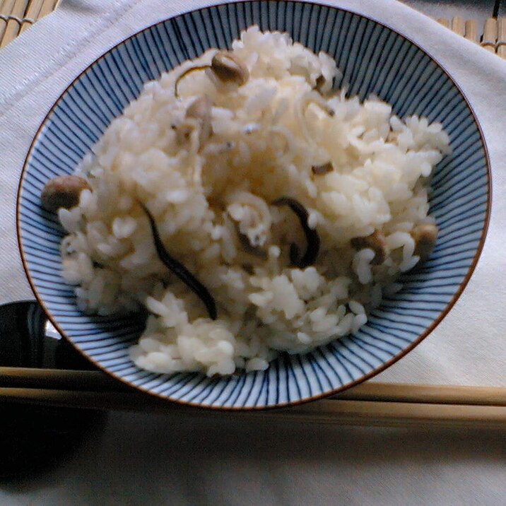 お豆がほくほくっ　大豆の炊き込みご飯